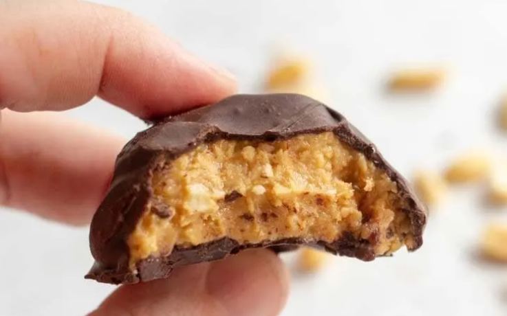 keto peanut butter cookies, keto peanut butter, keto peanut butter cups, keto peanut butter bars, keto peanut butter fudge, is peanut butter keto friendly, keto peanut butter pie, keto peanut butter recipes,