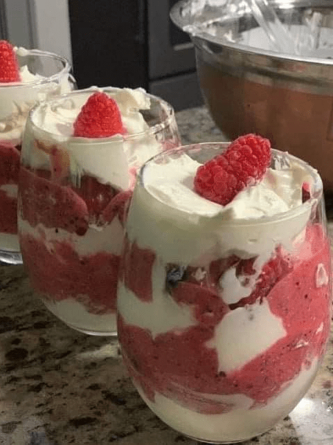 Keto Berry Cheesecake Salad