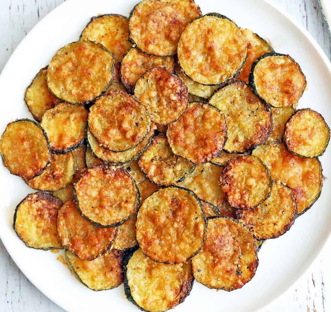Keto zucchini chips with Parmesan - Diet keto