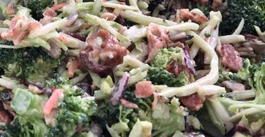 Keto broccoli salad with Bacon