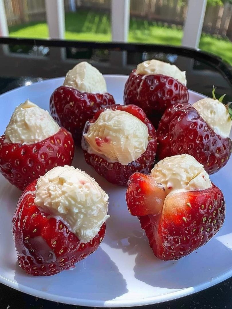 Keto Strawberry Cheesecake Bites